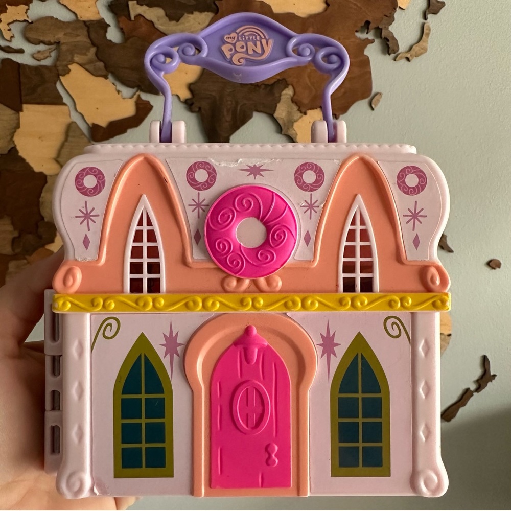 MY LITTLE PONY Friendship is Magic Pinky Pie Donut Shop Play Case and Figure